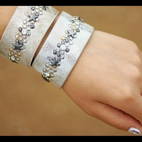 Silver Leather Star Cuff - Picture 4 of 5